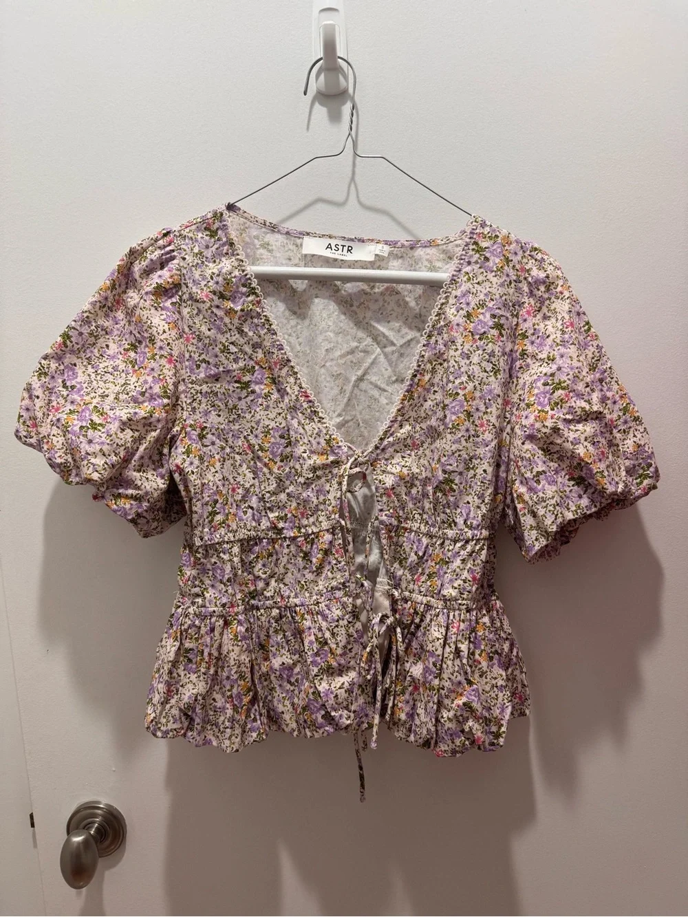 NWOT Lavender Floral Tie Front Puff Sleeve Top Size Small